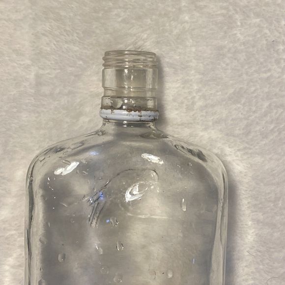 Vintage Embossed Old Crow Kentucky Bourbon Whiskey Bottle One Pint Clear - Picture 7 of 7